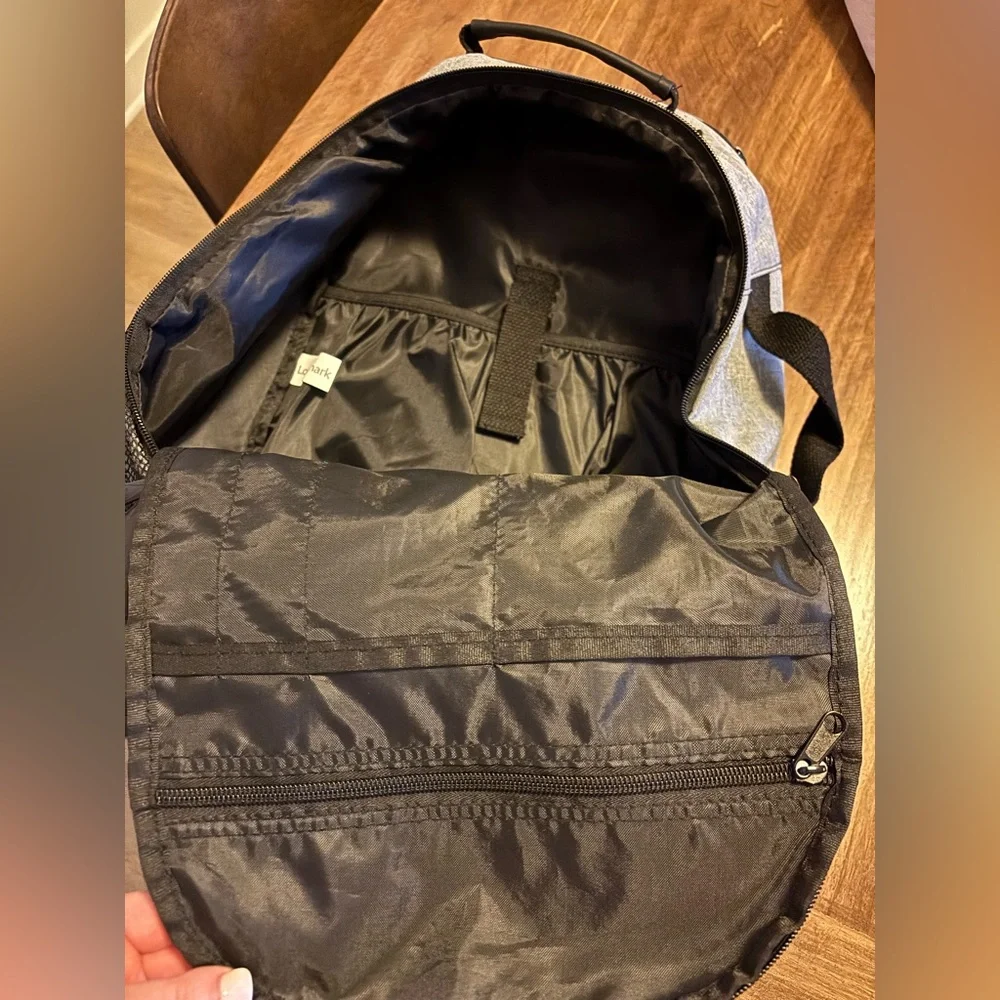 Backpack - Picture 4 of 6